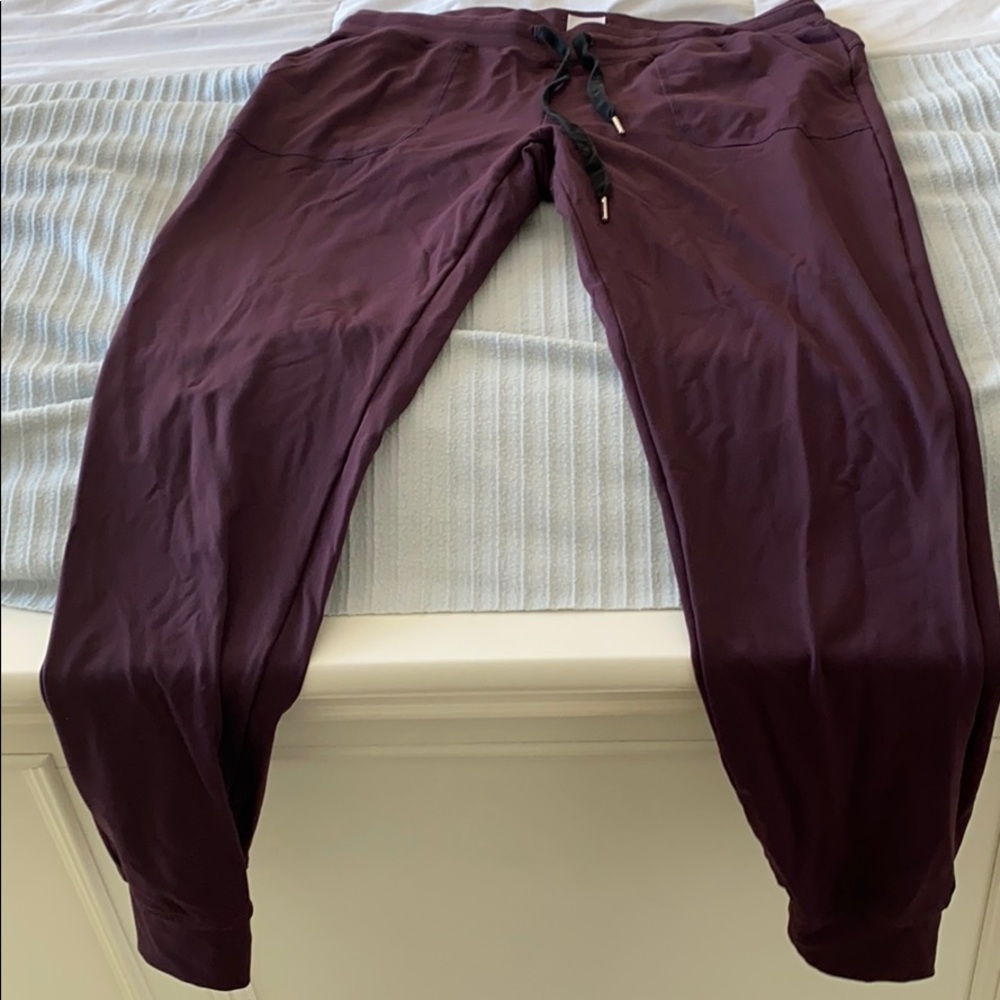ZYIA maroon cuffed joggers M